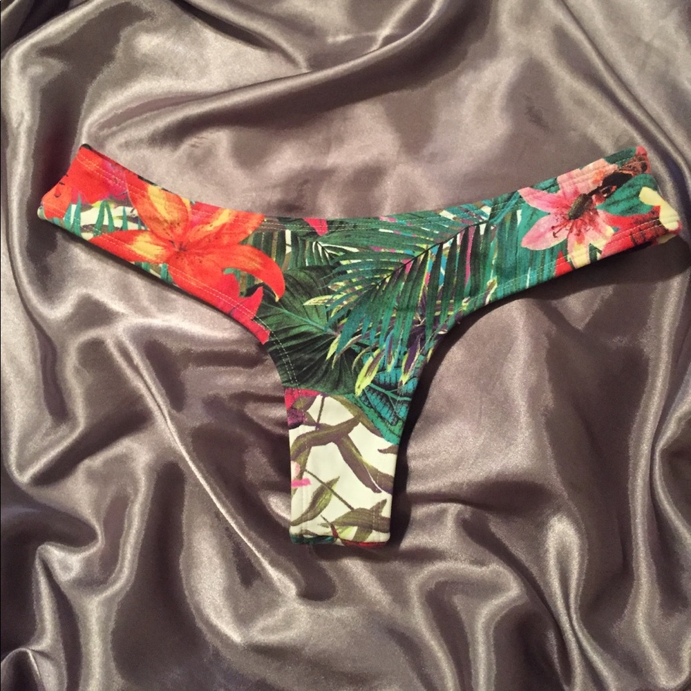 TRADED Small Midori Whale tale bikini bottom